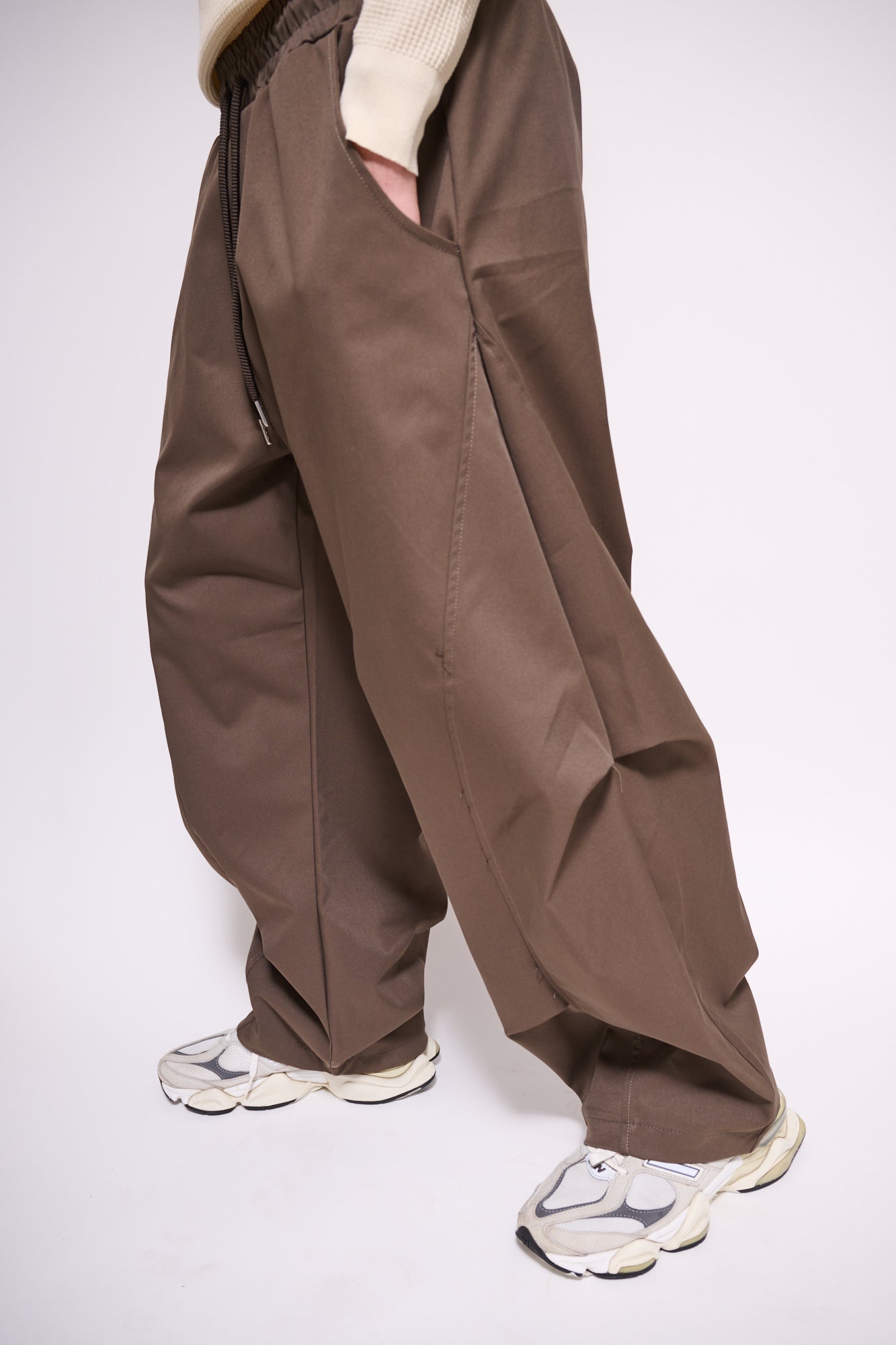 BRAIN Pantalone Loose Fit Tecnico Marrone