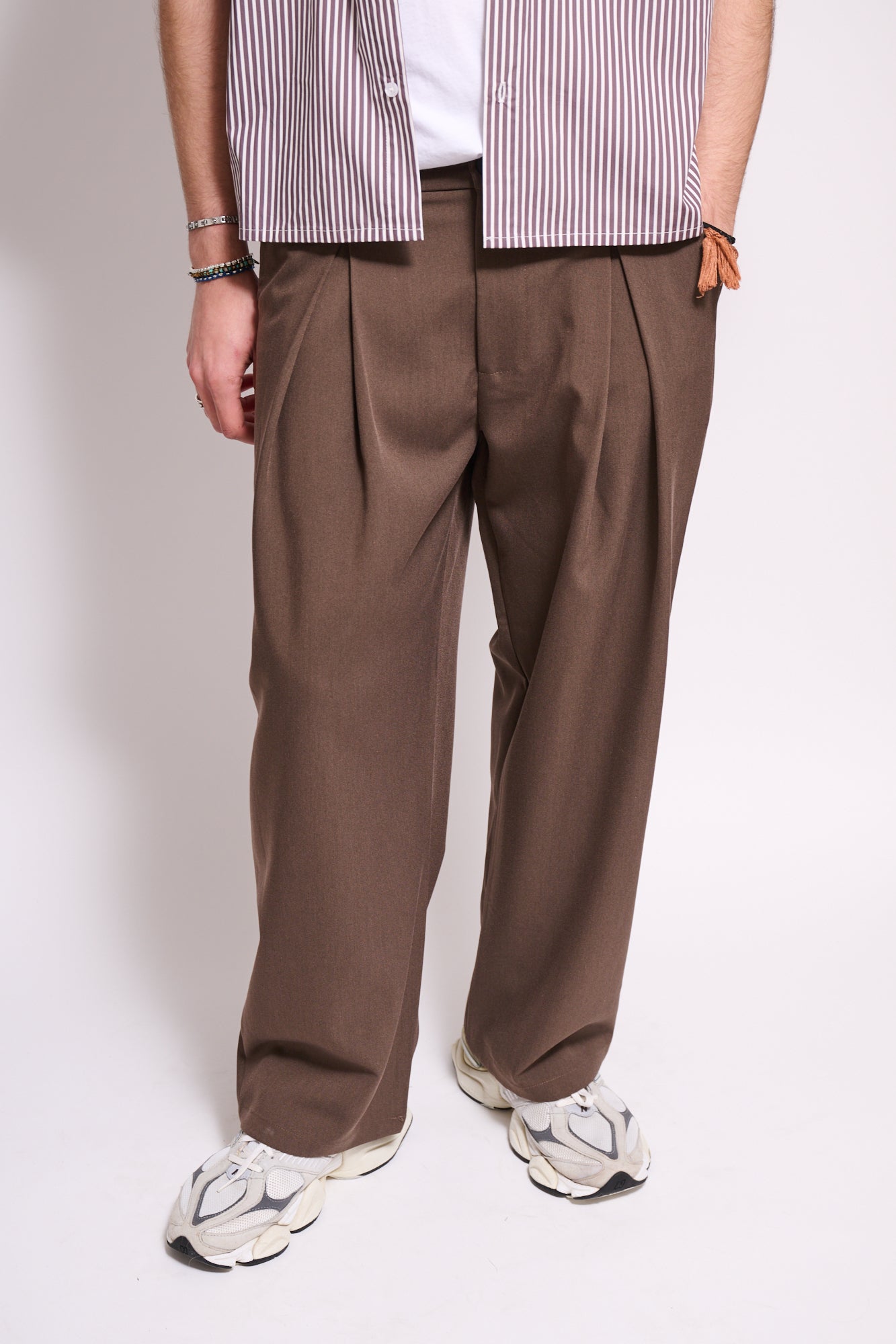 BRAIN Pantalone Baggy Fit Con Pince Tailored Marrone